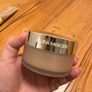 Laura Mercier powder